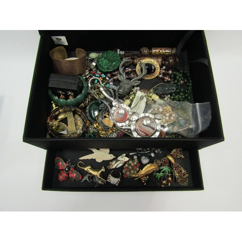 1396 - A box of costume jewellery  including costume brooches, necklaces, earrings, bracelets etc