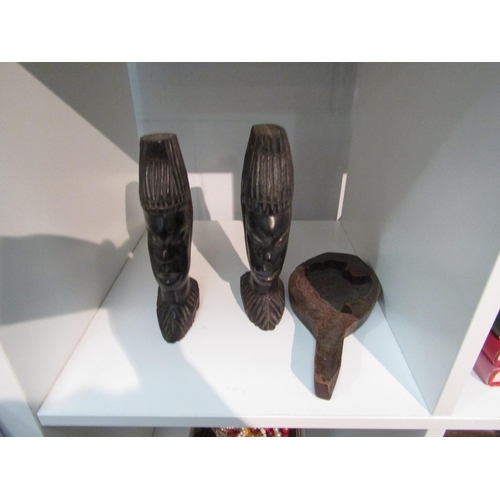 1407 - A pair of African hardwood carved heads and a Continental treen mould (3)  (R) £0