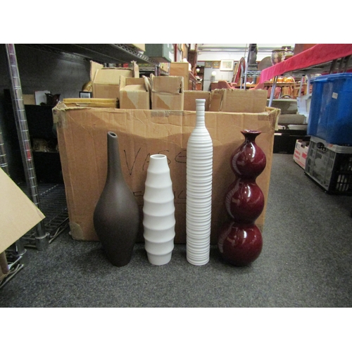 1505 - A box of various modern vases (11)