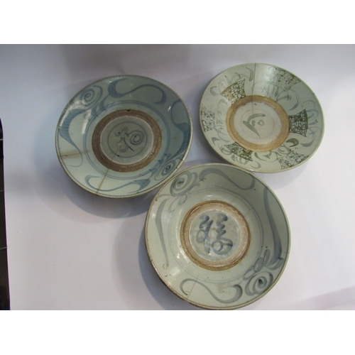 4432 - Three Oriental blue and white plates, a/f 26cm diameter (3)