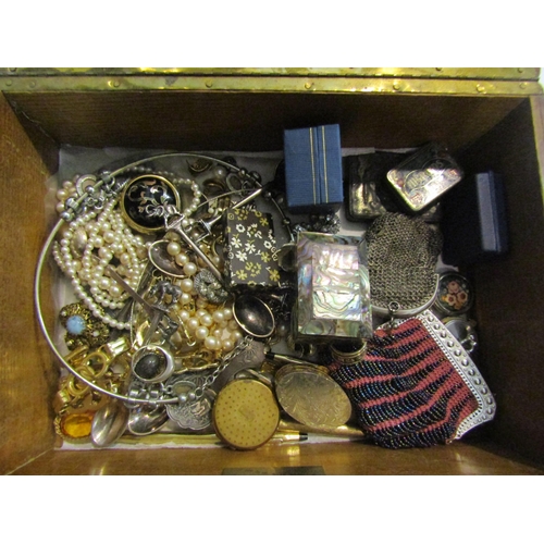 4340 - A wooden box of bijouterie , abalone shell box, jewellery, vintage tins etc