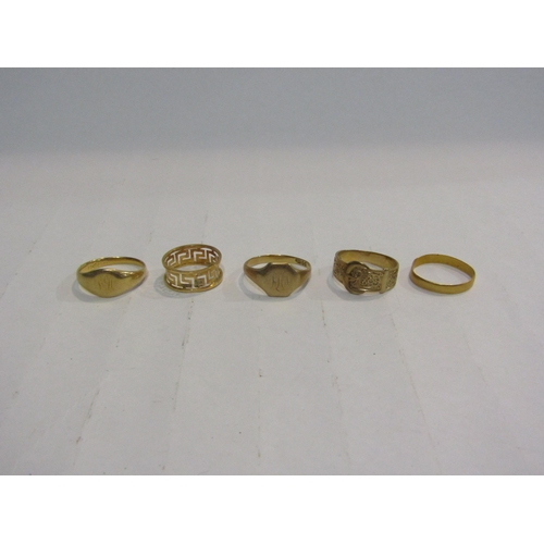 4384 - Five gold rings including two 9ct, two 18ct and one 22ct gold (R)  £340