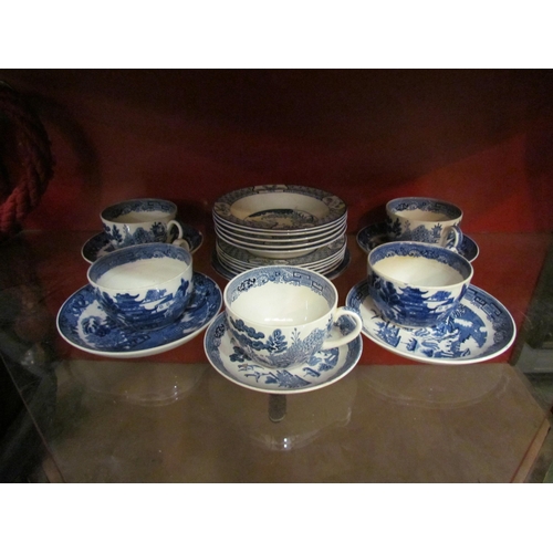 4004 - A collection of blue and white Willow pattern china including Wedgwood and Wood & Sons