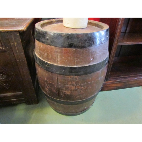 4020 - A Lacons coopered oak beer barrel a/f and a Morgans Norwich stoneware flagon