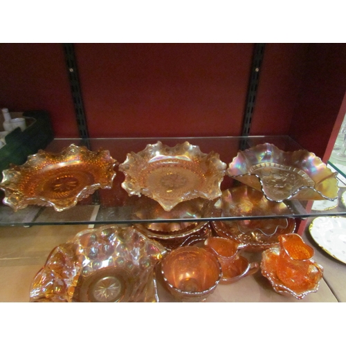 4252 - A quantity of Carnival glass bowls, dishes and cups