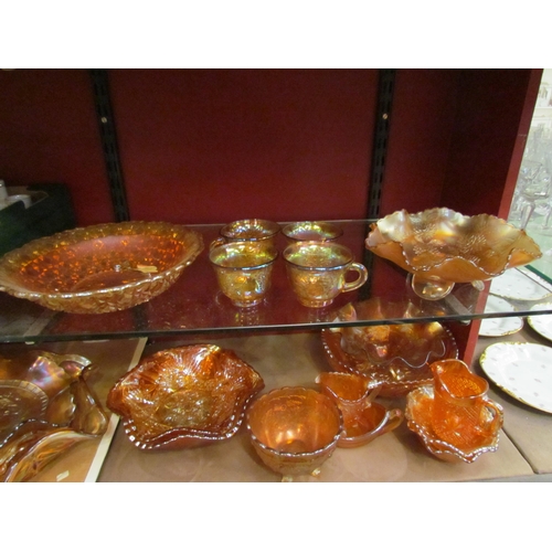 4252 - A quantity of Carnival glass bowls, dishes and cups