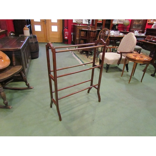 4192 - An Edwardian mahogany free standing towel rail, 88cm high