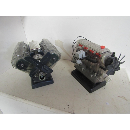9027 - Two working models of combustion engines