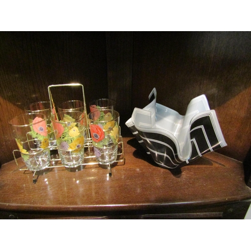 1047 - A retro handkerchief vase and retro set of six glasses on stand