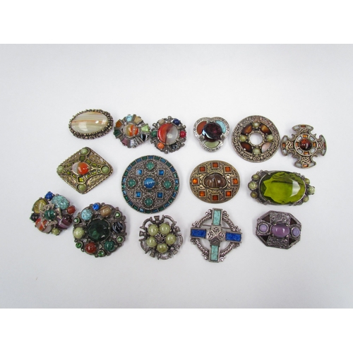 1323 - Fifteen assorted brooches including Scottish hardstone set 