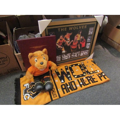 1464 - Assorted Wolverhampton Wanderers memorabilia including scarf with badges and scrap album