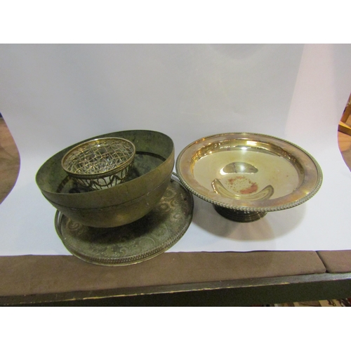 4233 - A quatity of metal ware and silver plate, including a rose bowl           ( £10-20 GROUP)