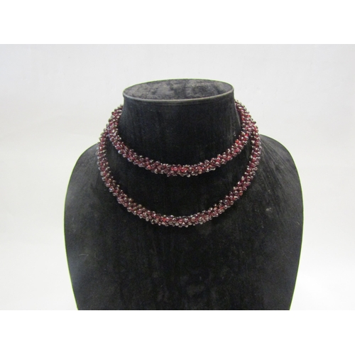 4241 - A ruby glass cluster necklace             (R) £18