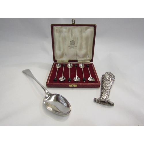 4251 - A cased set  of silver coffee spoons, a silver handle (a/f) and a spoon