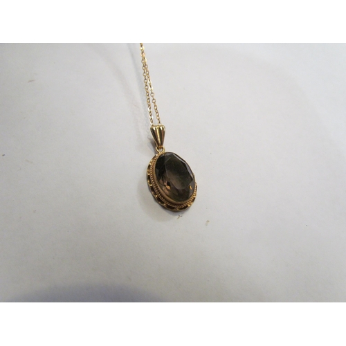 4273 - A 9ct gold quartz pendant, hung on chain