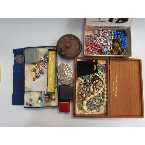 4322 - A quantity of costume jewellery and jewellery boxes