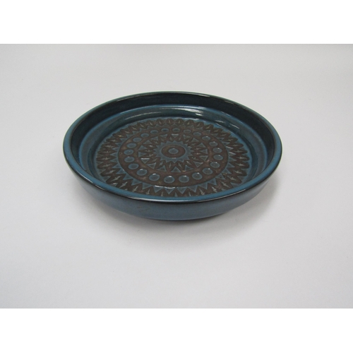 7010 - A Mari Simmulson (1967) for Upsala-Ekeby 'Turkosa' design shallow dish, blue geometric design. 19.5c... 