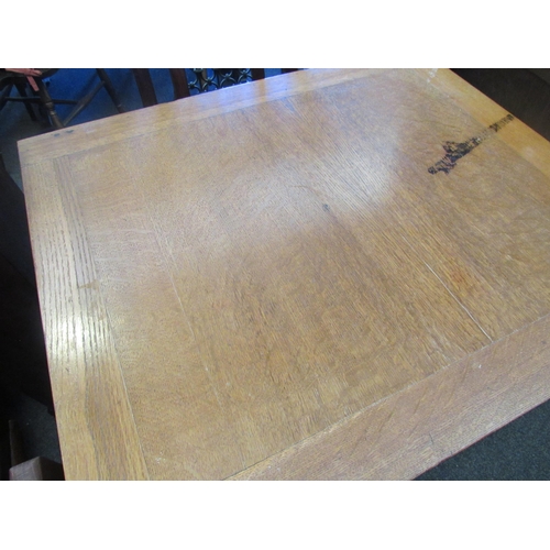 1087 - An oak draw-leaf dining table