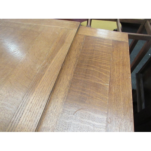 1087 - An oak draw-leaf dining table