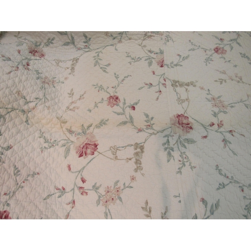 1147 - A cream king size quilted throw foliate pattern