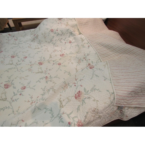 1147 - A cream king size quilted throw foliate pattern