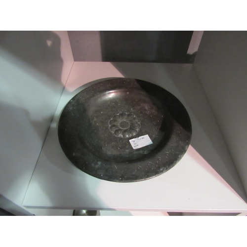 1240 - An 18th Century pewter tavern plate, 25cm diameter