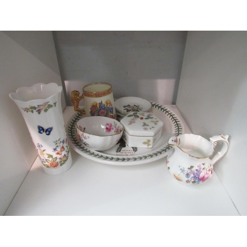 1355 - A small group of ceramics including Royal Crown Derby trinket pot, cream jug (8)