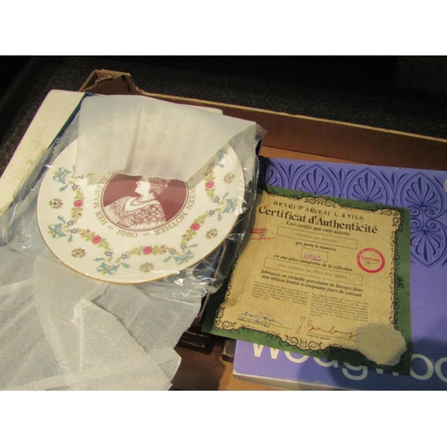 1130 - A box of collector's plates and a box of metal wares including brass horse figure and golfing figure... 