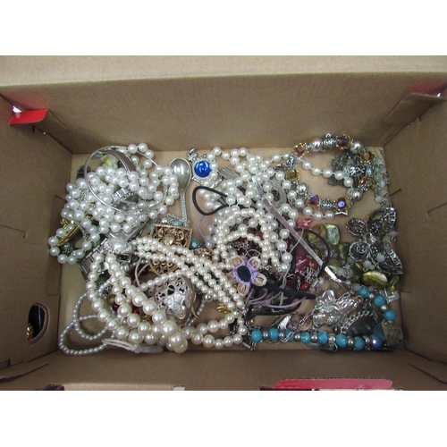 1327 - A box of costume jewellery