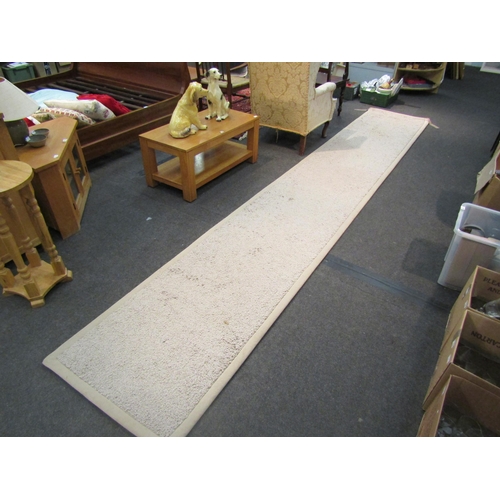 1479 - A cream runner rug, 490cm x 80cm