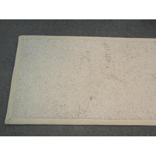 1479 - A cream runner rug, 490cm x 80cm