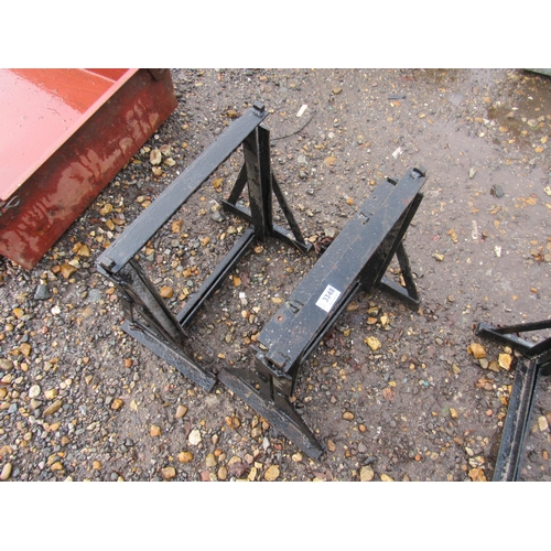 3348 - A pair of plasterer's trestles     (R) £15