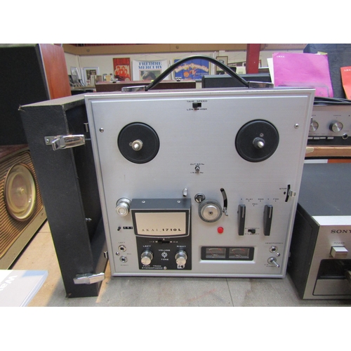 8203 - An Akai 1710L reel to reel tape recorder