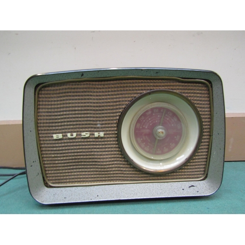 8206 - A Bush DAC70 Bakelite cased radio