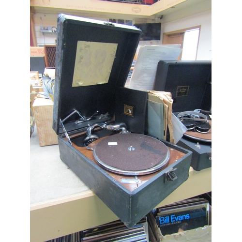 8252 - An HMV gramophone and a small quantity of 78's