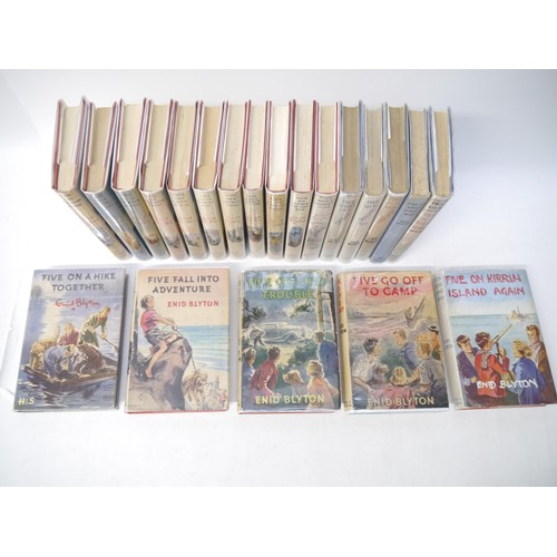 9270 - Enid Blyton, 'Famous Five', complete set of the 21 children's detective series novels, all 1st editi... 