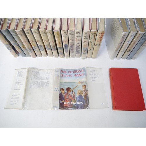 9270 - Enid Blyton, 'Famous Five', complete set of the 21 children's detective series novels, all 1st editi... 