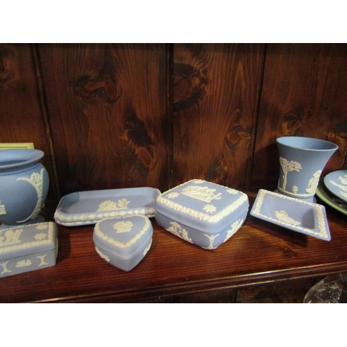 1059 - A quantity of Wedgwood jasperware, etc   (E) £10-20