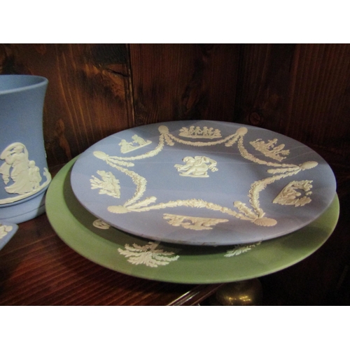 1059 - A quantity of Wedgwood jasperware, etc   (E) £10-20