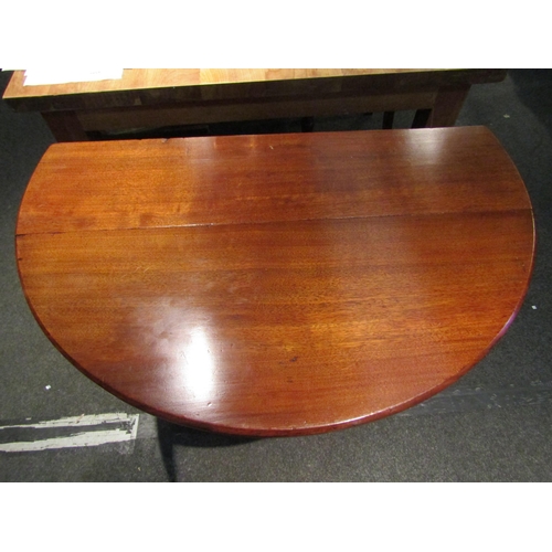 1085 - A 19th Century mahogany gateleg dining table, on ring-turned supports