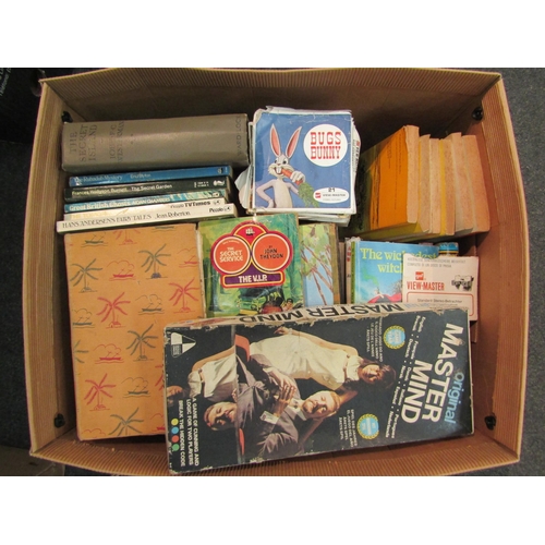 1470 - A box of books and vintage games and a  Gaf 3-D Viewmaster with reels