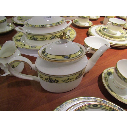 1086 - A Minton Ashworth part dinner and tea service (51 pieces)