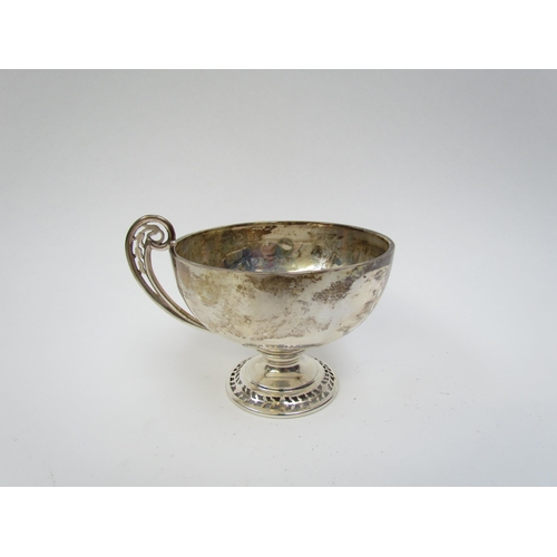 5017 - A S. Blankensee & Son Chester silver cup with pedestal base, 1928, 7.5cm tall, 76g