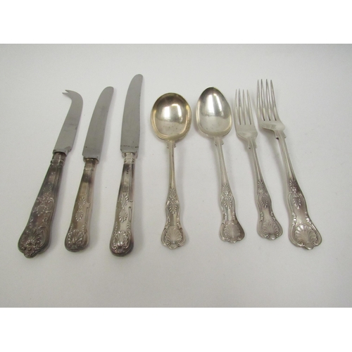 5083 - Viners Ltd., mixed flatware including Kings pattern cutlery for one place setting and a Queens patte... 