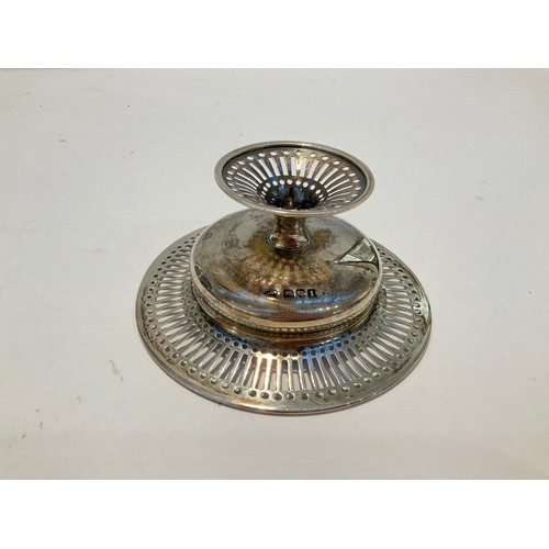 5056 - A pair of silver pierced pedestal dishes, 11cm diameter, London 1906, 148g