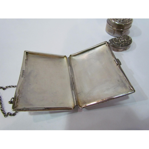 4325 - A silver plated purse, silver pill box with Madonna and child lid and another in white metal with fo... 