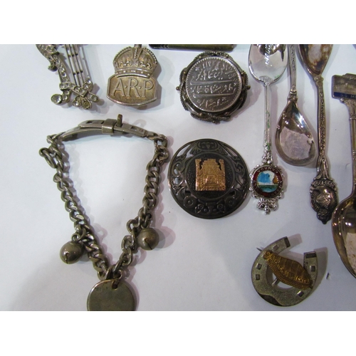 4352 - A tray of white metal items including coin brooch, vesta, A.R.P. badge, 1902 Edward VII and Victoria... 