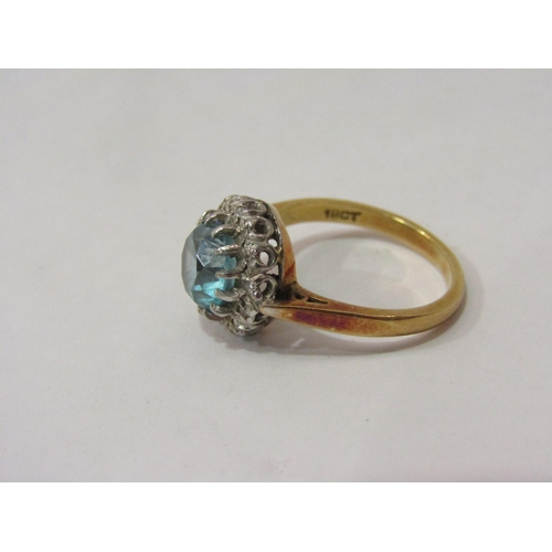 4386 - An 18ct gold Aquarmarine ring set with diamond chip (0.5cm across stone)