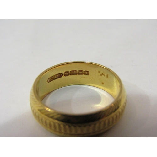 4393 - A 22ct gold ring, textured design, size J/K, 6.1g