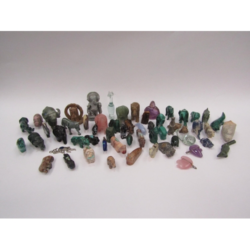 1330 - A box containing a collection of carved stone animals in Malachite, rose quartz, amethyst, soapstone... 